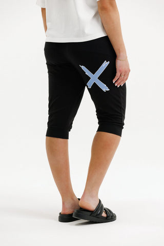 Apartment Pant 3/4 - Black With Hydrangea/White