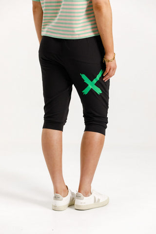 Apartment Pant 3/4 - Black With Kelly Green Cross