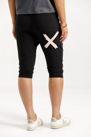 Apartment Pant 3/4 - Black With Blossom Daisy
