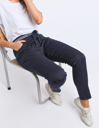 Sylvia Jogger - Navy