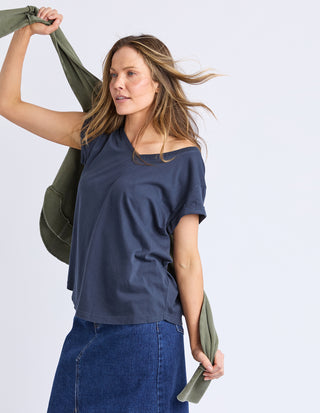 Manly Vee T-Shirt - Navy