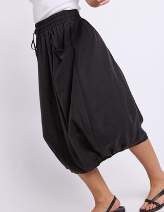 Elm Katie Skirt Black, Styled view | AAAG