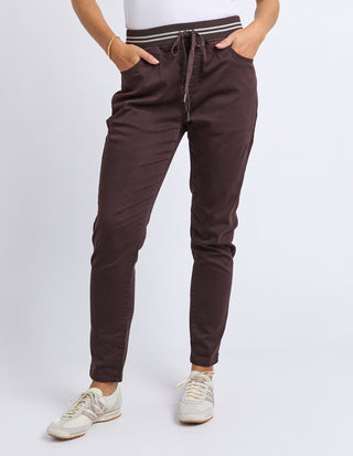 Elm Margo Joggers Coffee Bean, Front view showing elastic waistband with drawstring | AAAG
