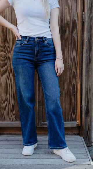 Junkfood Maddie Short Stuff Jeans Dark Blue, Styled view | AAAG