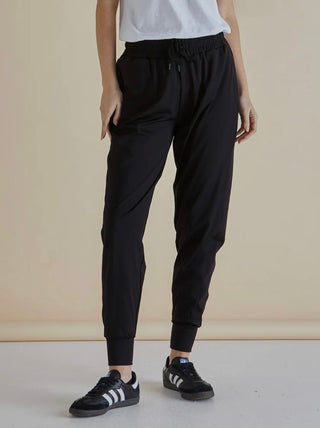 Cara Travel Jogger - Black