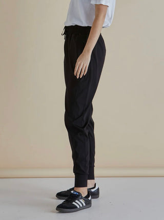 Cara Travel Jogger - Black