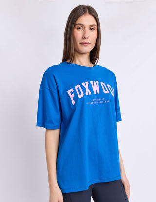 Foxwood Interval Short Sleeve Tee in cobalt blue styled with denim