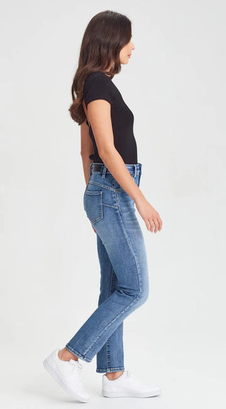 Woman wearing a black short-sleeve t-shirt and blue denim jeans with white sneakers.