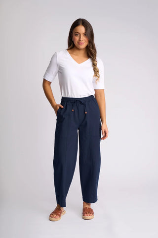 Vassalli Dione Pants Ink, Styled front | AAAG