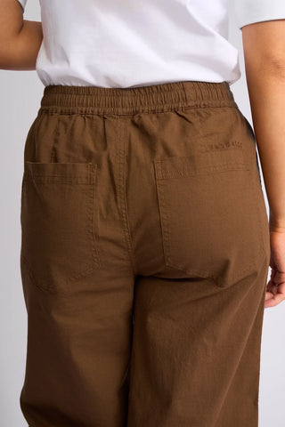 Vassalli Dione Pants Pecan, Detail | AAAG